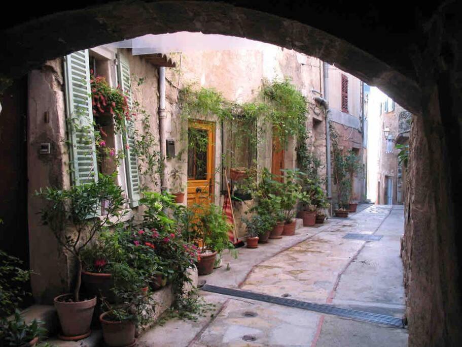 Studio neuf et agréable, Le Bar-sur-Loup Exterior foto